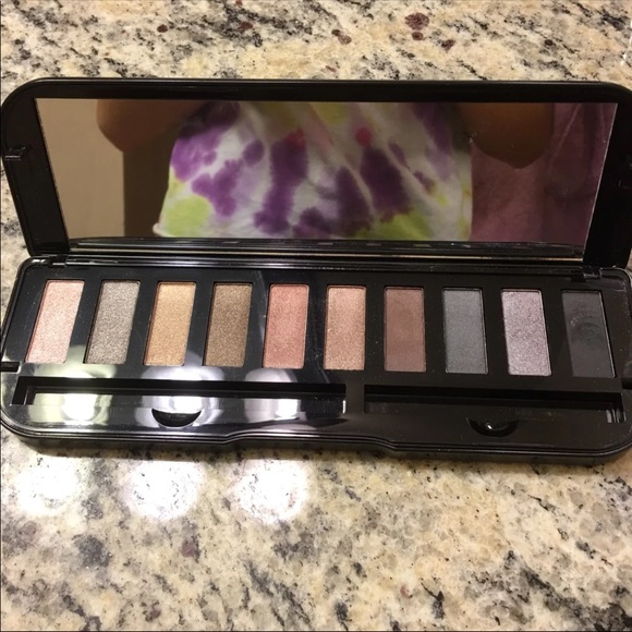 Makeup - Picture 3 of 4